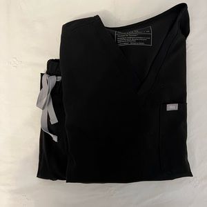 Black Figs Scrub Set